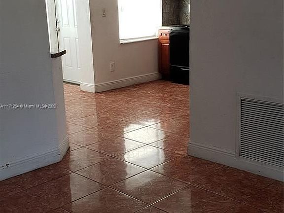 3rd image of 110 NE 56th St APT 110