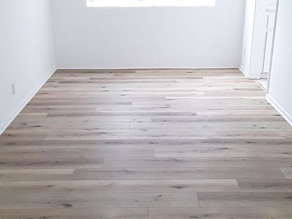 4th image of 1935 Cloverfield Blvd APT 11