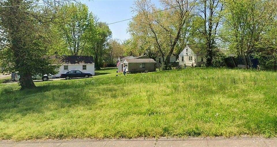 2nd image of 1237 Clark St