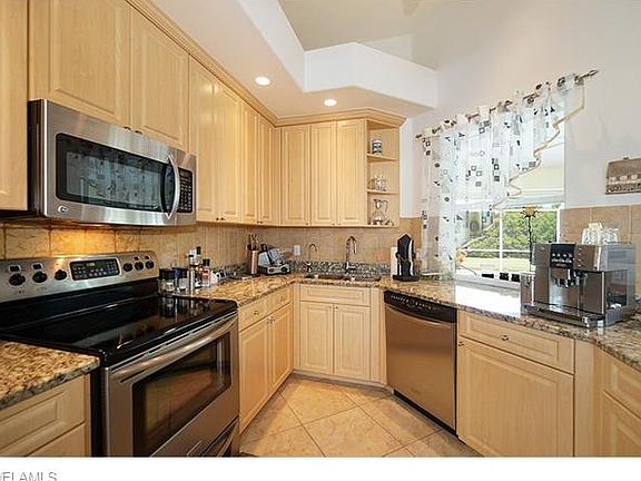 4th image of 1013 Broadway Ave