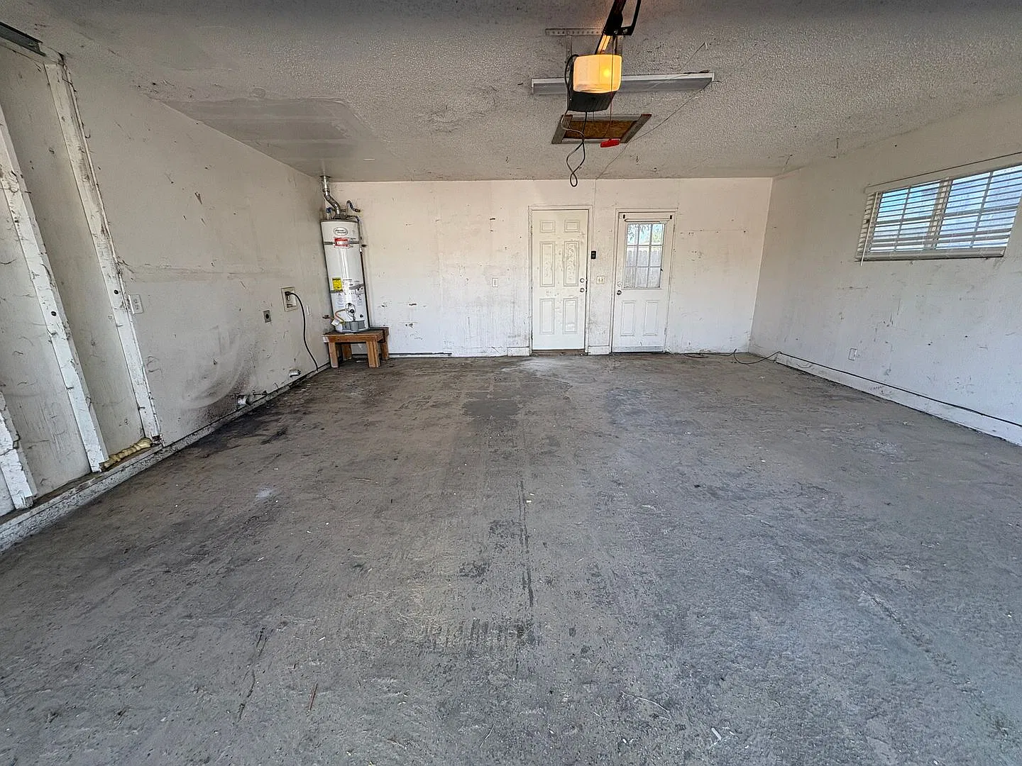 Beautiful Spacious& Cozy Home In Tulare Rent Ready! — Photo 2