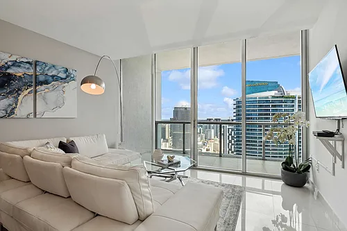 485 Brickell Ave Photo 1