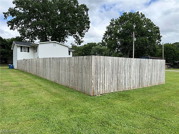 5th image of 1207 Rosewood Dr NE