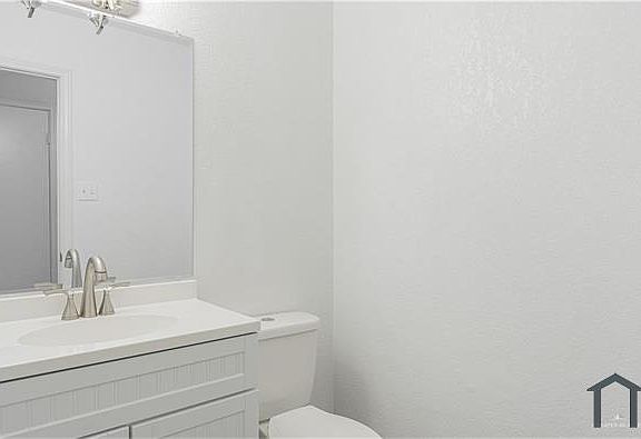 4th image of 2201 N Jackson Rd #31M