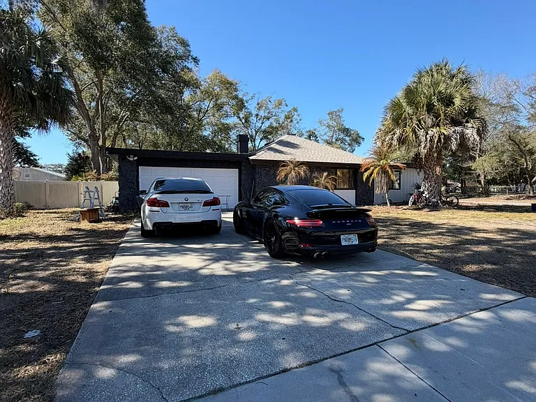 1404 Paula Dr — Photo 2