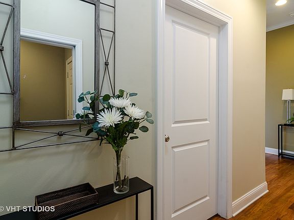 3rd image of 4814 N Damen Ave APT 213