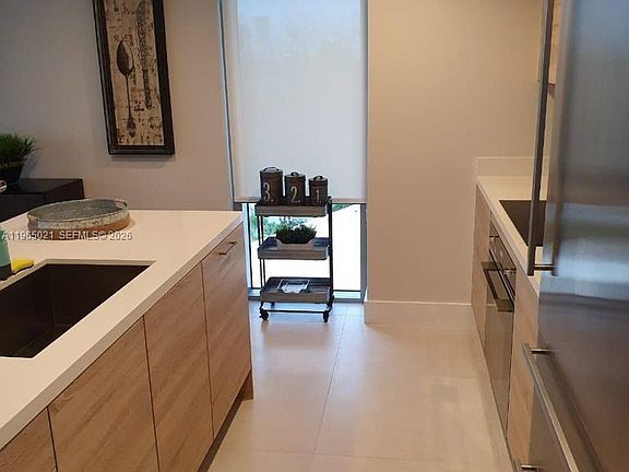 5th image of 16385 Biscayne Blvd #507