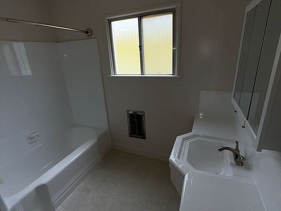 5th image of 9309 National Blvd APT B