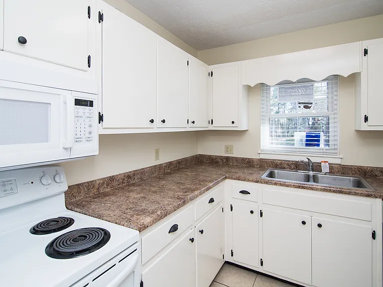 1536-2 Coombs Dr — Photo 8