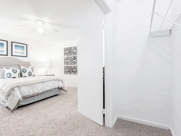 Regency Park Apartment Homes — Photo 31
