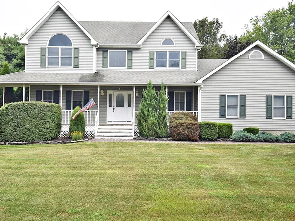 6 Cotton Tail Court, Wading River, NY 11792