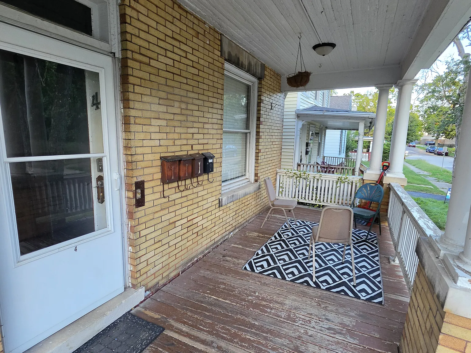 608 E Monroe St — Photo 2
