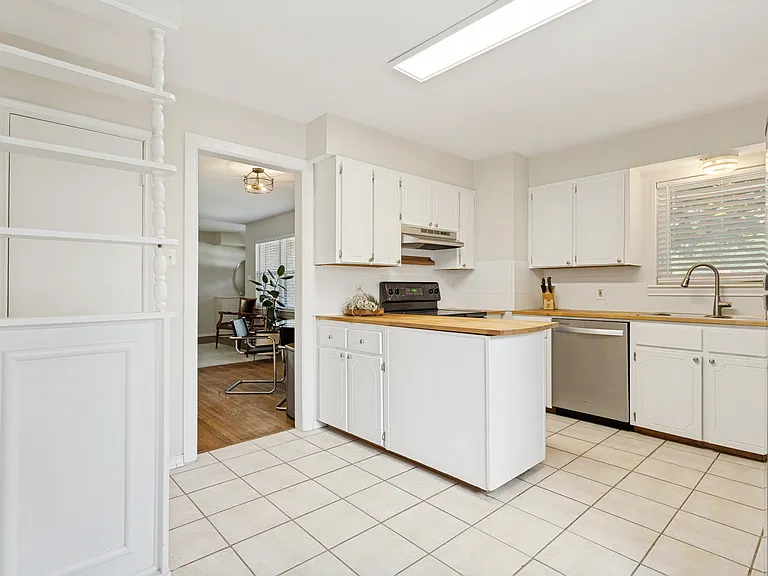 623 W Belt Line Rd — Photo 10