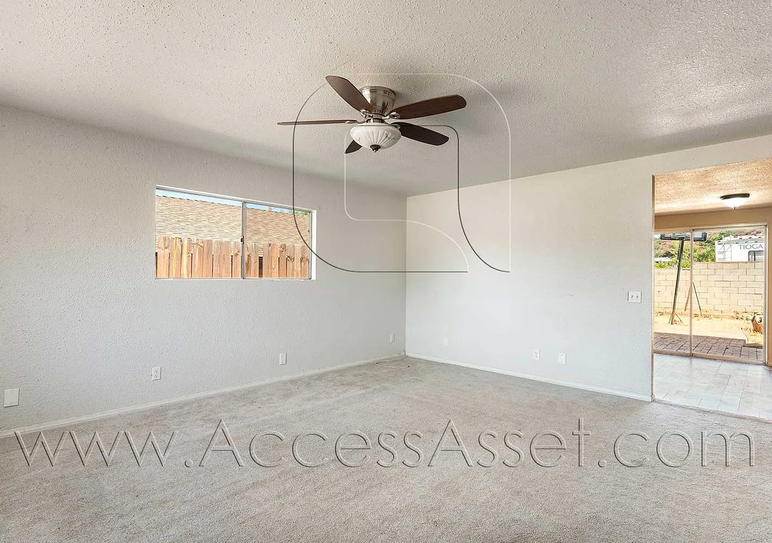 Comfortable 2-Bedroom Lake Elsinore Home Available Now! — Photo 4