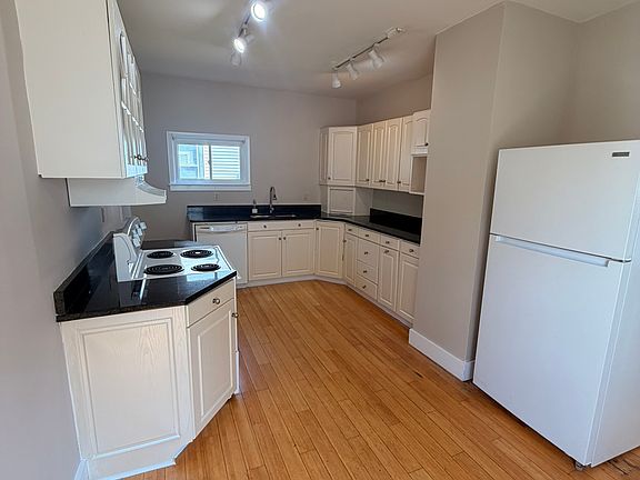 2nd image of 6 Green Ct