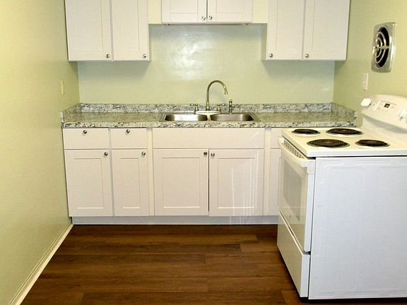 2nd image of 802 Lewis Dr