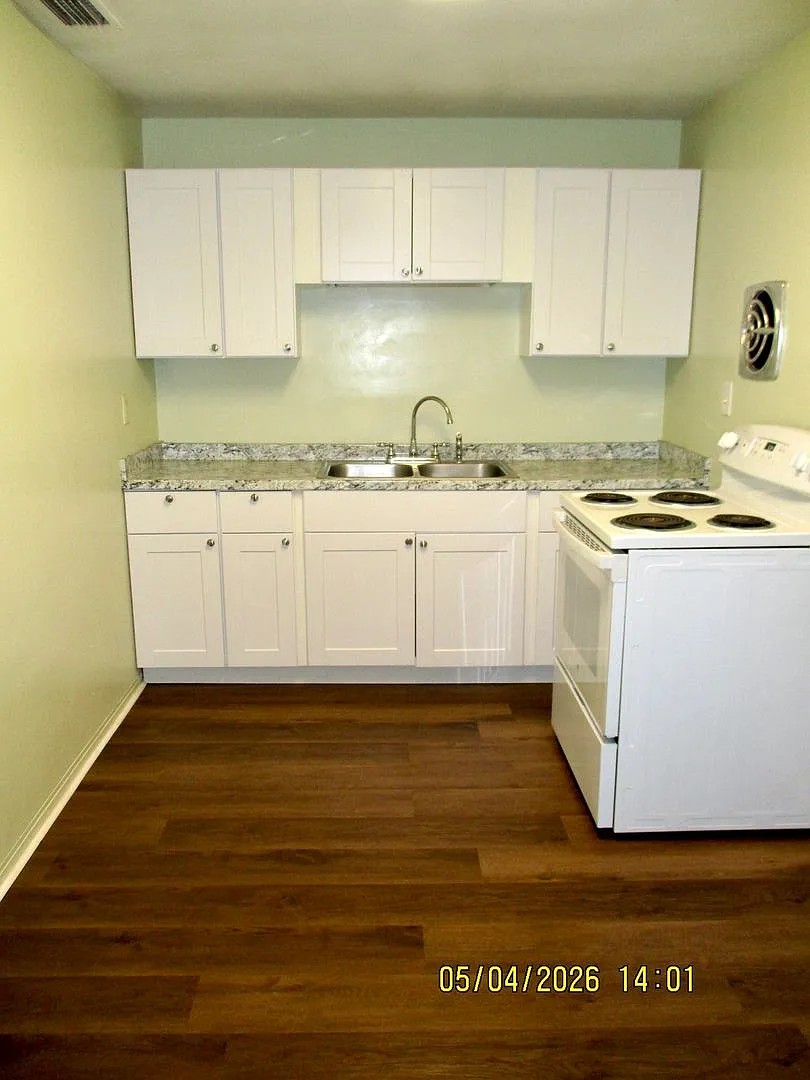 Building Photo - 802 Lewis Dr