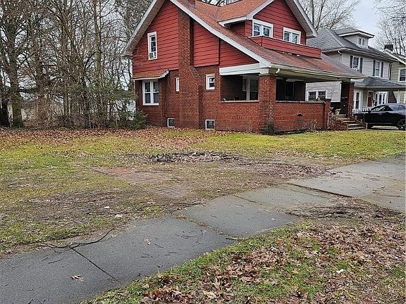3rd image of 1068 Delia Ave