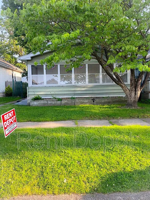 1405 E Illinois St photo 1