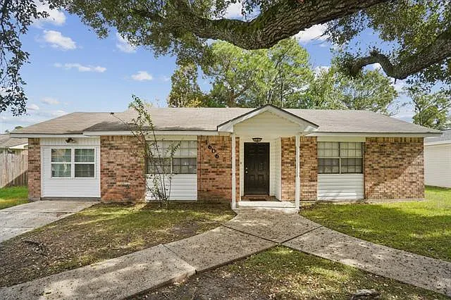 3 bed, 2.0 bath, 1152 sqft, $1,650 — Photo 1