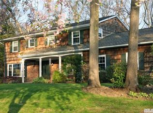 2 Regal Ct, Saint James, NY 11780