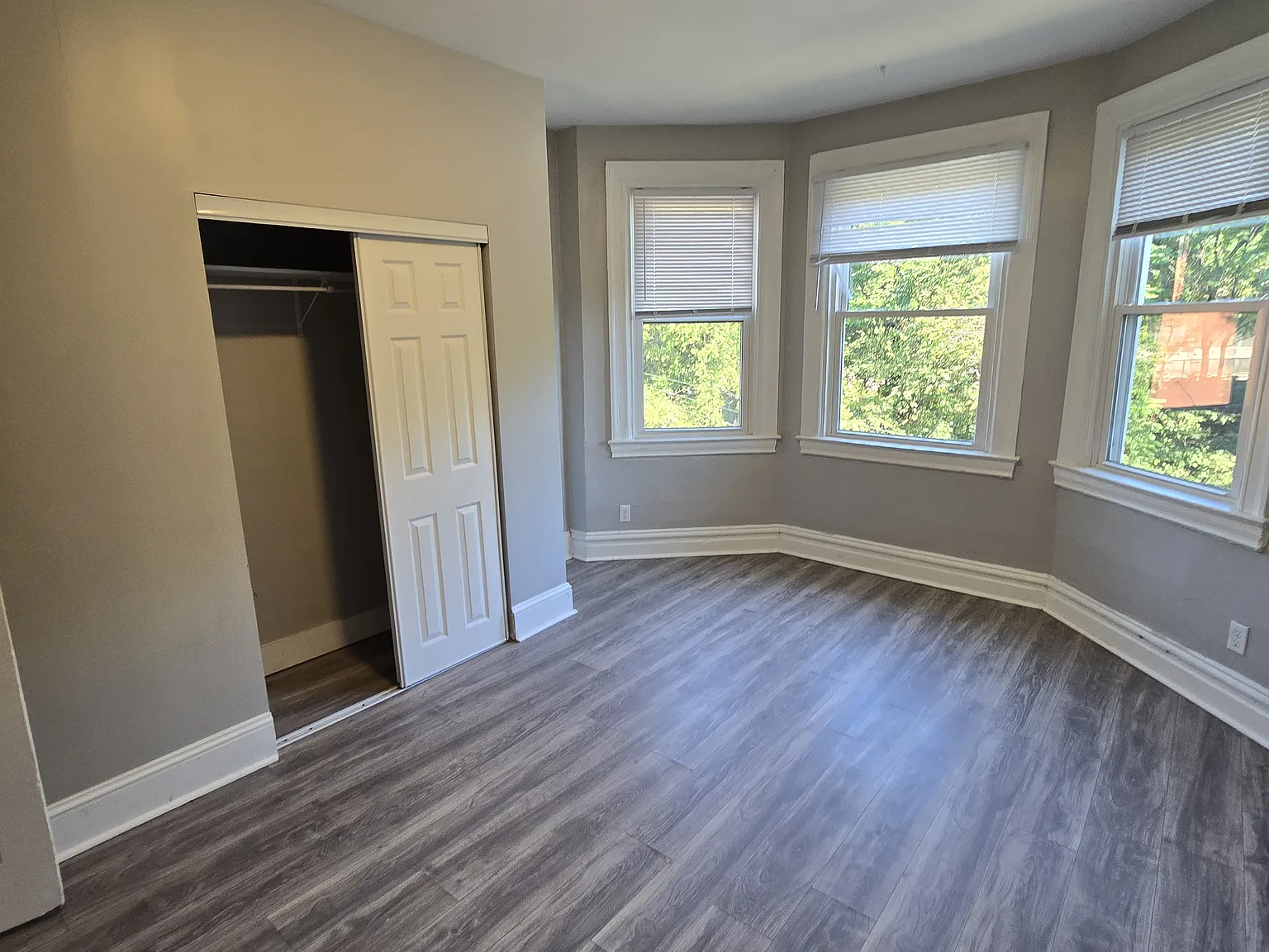 2841 Centre Ave — Photo 4
