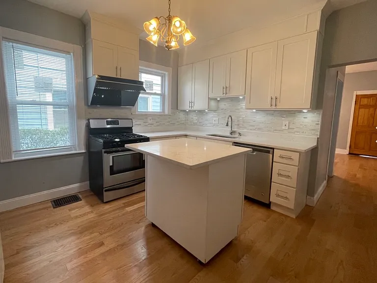 24 Litchfield St #1 — Photo 11