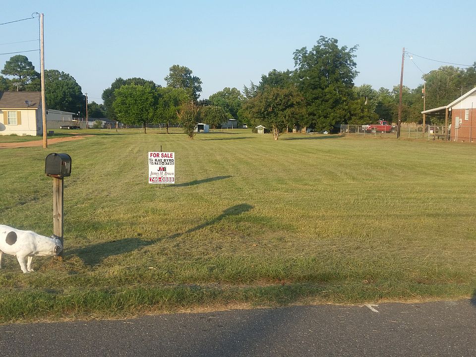 2nd image of 4705 Lily St.