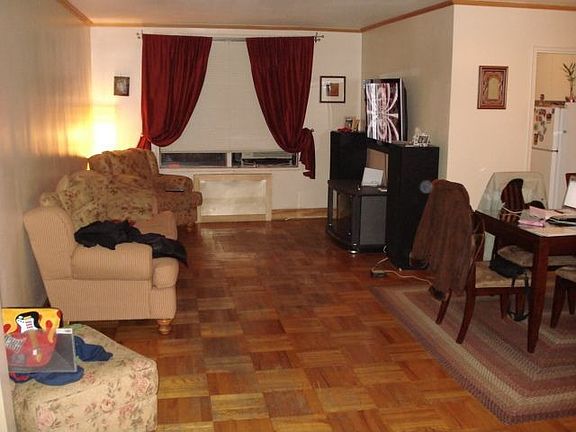 Other view of the living room