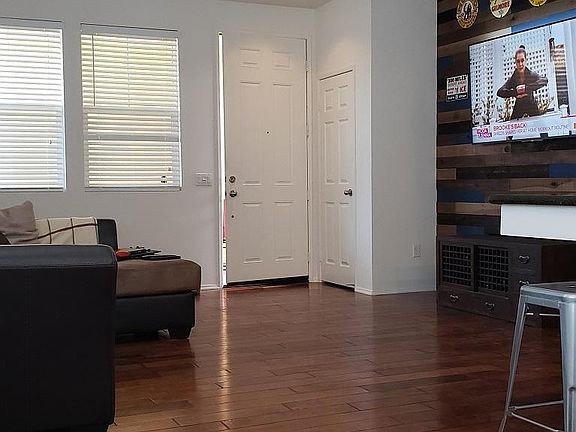 5th image of 3331 N Ventura Rd