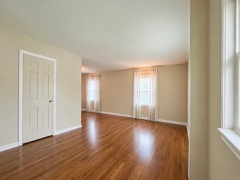 244 Beacon Pl — Photo 6