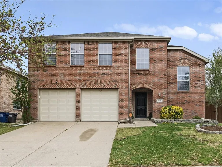 1316 Hunter Ln — Photo 2