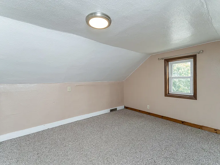 85 Linden St — Photo 7