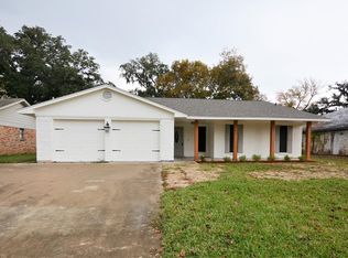 108 Sunflower St, Lake Jackson, TX 77566