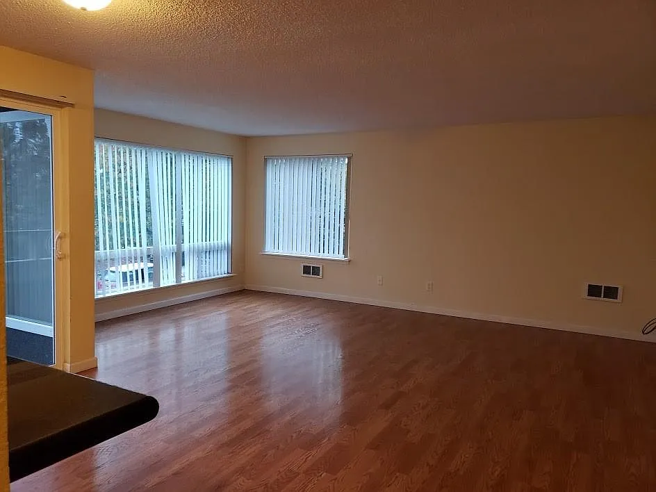 2 bed, 1042 sqft, $3,000 — Photo 2