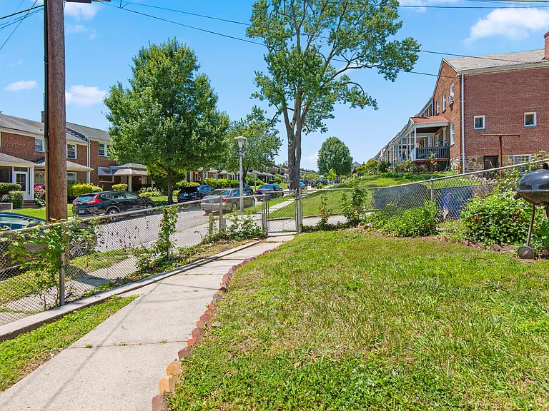 2600 N Longwood St — Photo 41