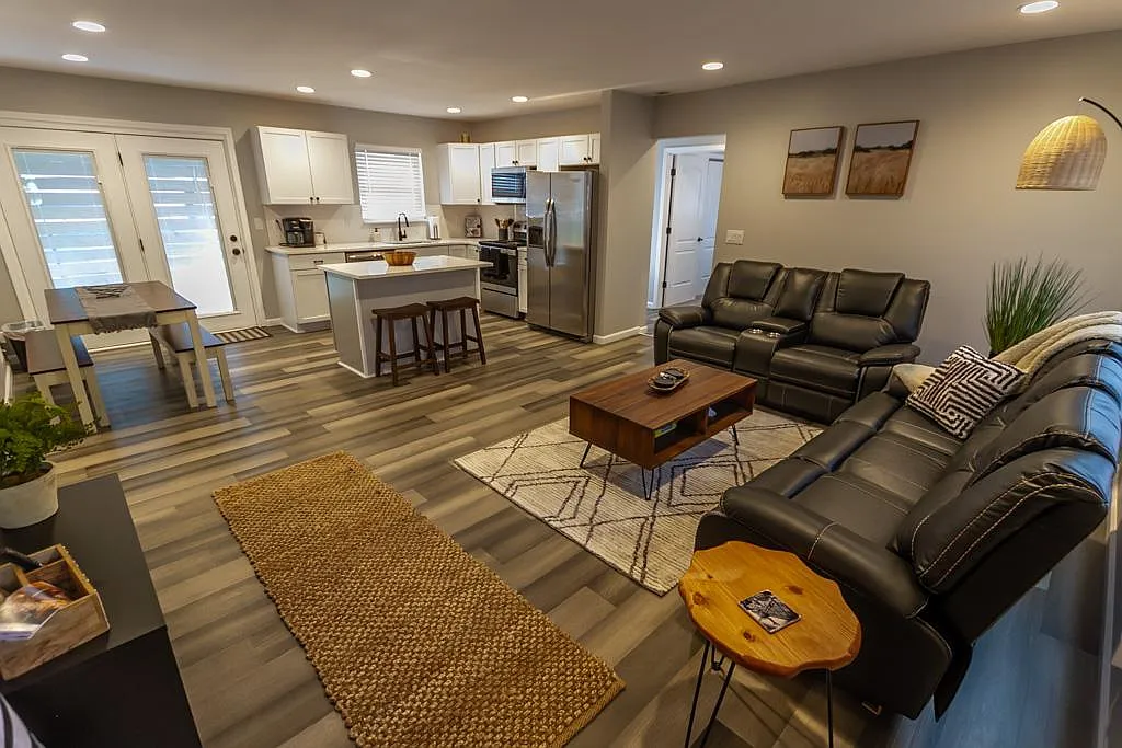 3 bed, 1378 sqft, $2,500 — Photo 3