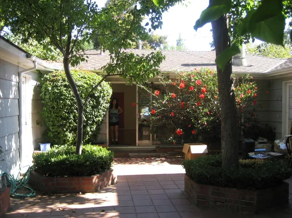 650 Circle Dr #1, Palo Alto, CA 94303