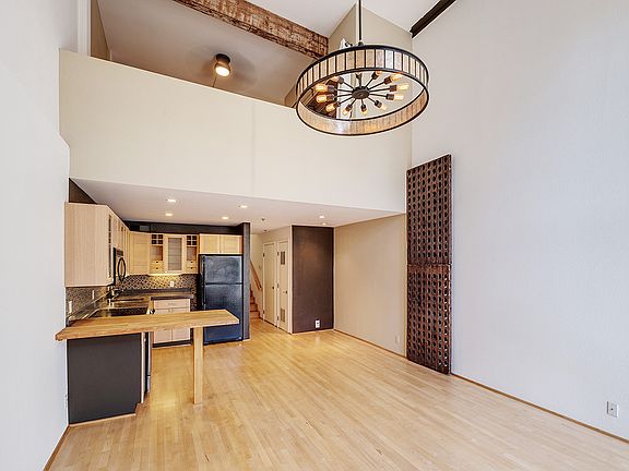 4th image of 701 Minnesota St APT 209