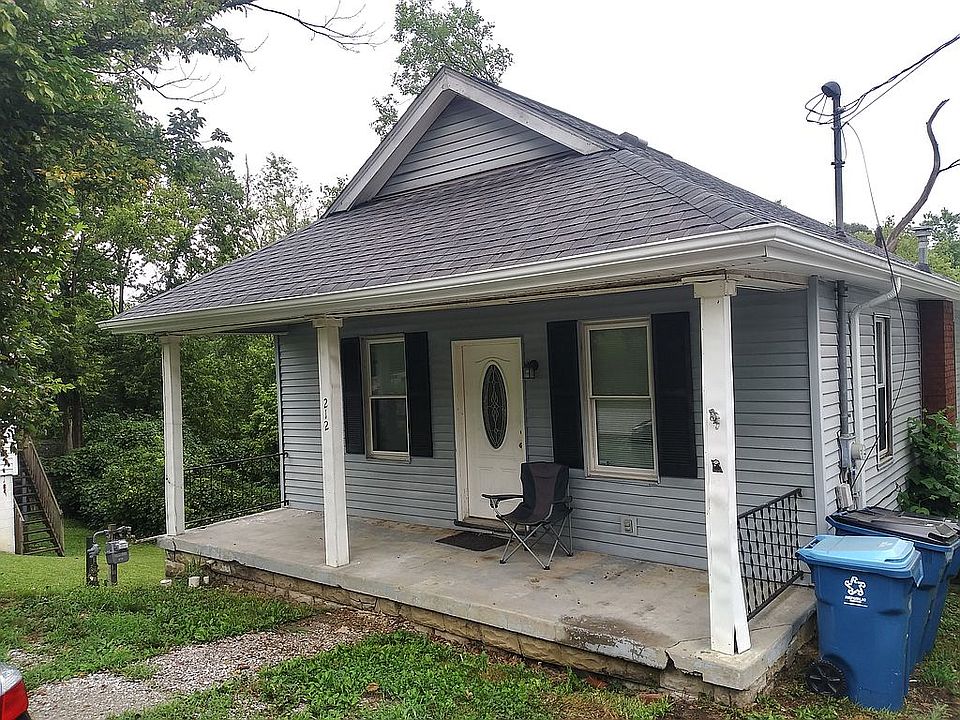 2nd image of 212 Grand Ave