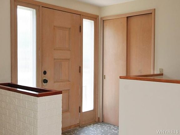 3rd image of 410 Sherbrooke Ave