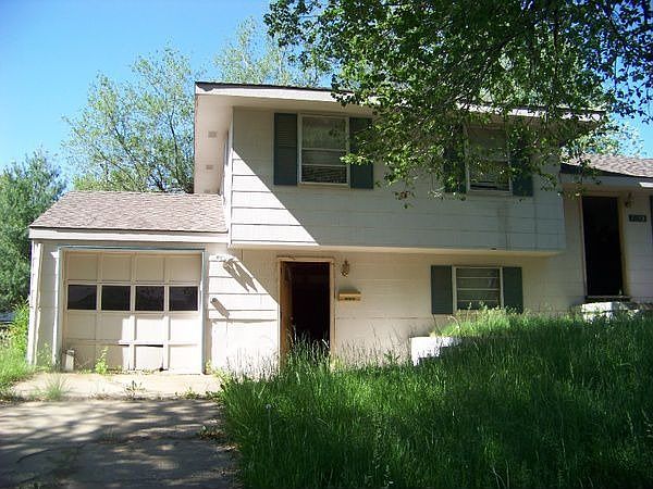 1st image of 7813 NE 56th St