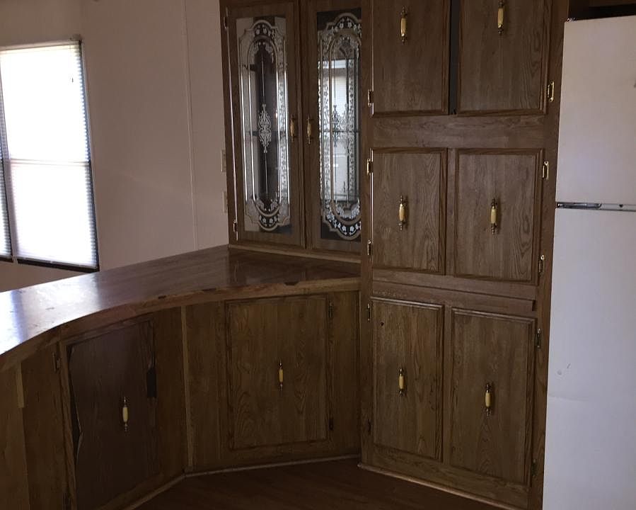 Kitchen bar/china cabinet