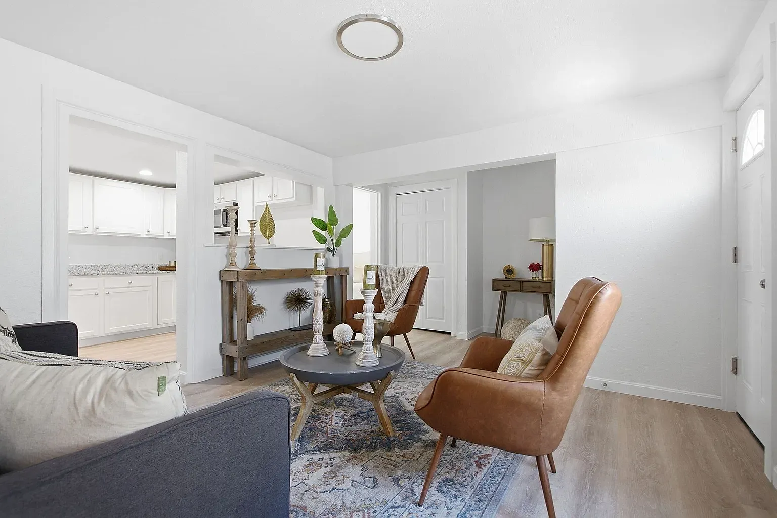 2 bed, 850 sqft, $2,600 — Photo 1