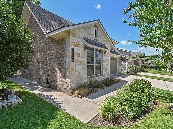 2nd image of 1726 Twin Pond Cir