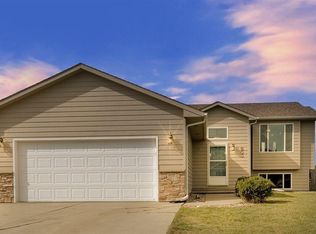 603 Rosewood Dr, Harrisburg, SD 57032