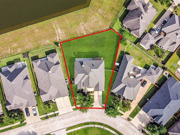 3rd image of 20703 Grayden Dr
