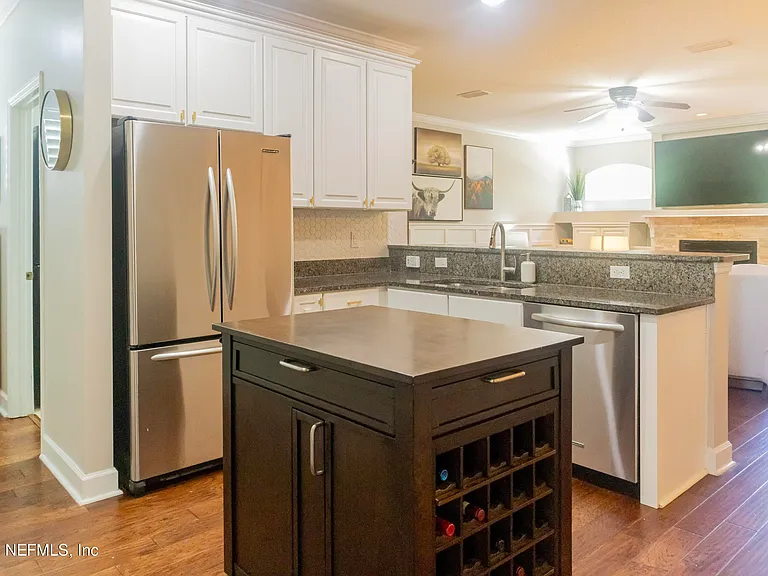 904 Gallier Pl — Photo 2