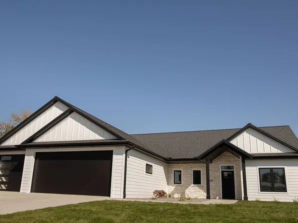 2160 Marvs Ln NE, Stewartville, MN 55976