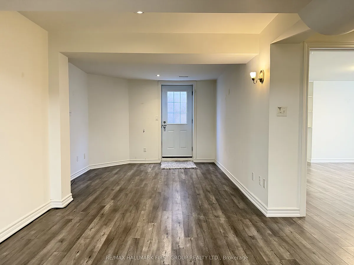 Building Photo - 46 Welsh St #BASEMENT